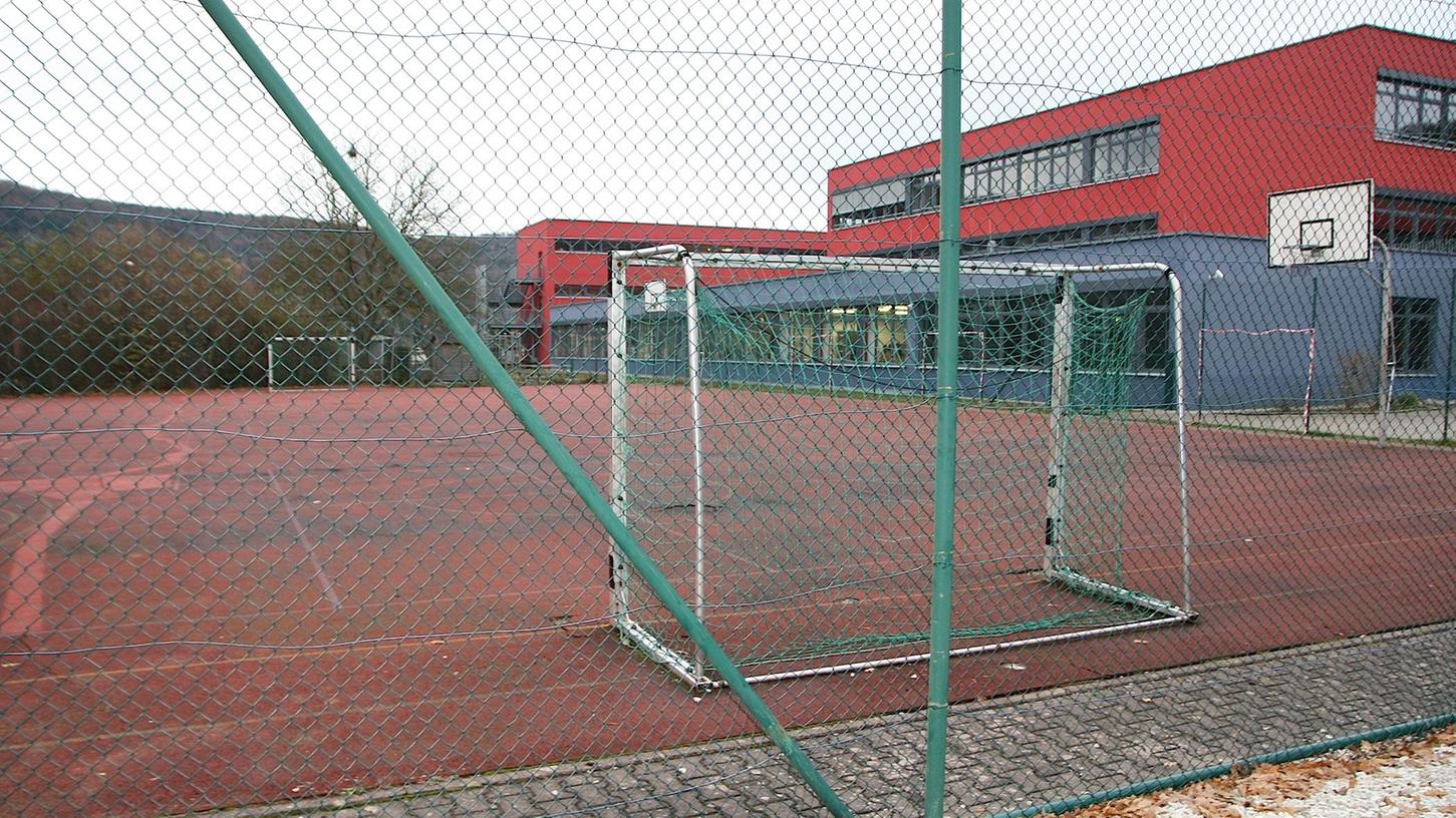 Die Grund- und Mittelschule in Ebermannstadt könnte Luftfilter installieren: doch mobile oder stationäre Luftreiniger? Das wurde in der jüngsten Schulverbandssitzung diskutiert.
Die Grund- und Mittelschule in Ebermannstadt könnte Luftfilter installieren: doch mobile oder stationäre Luftreiniger? Das wurde in der jüngsten Schulverbandssitzung diskutiert.