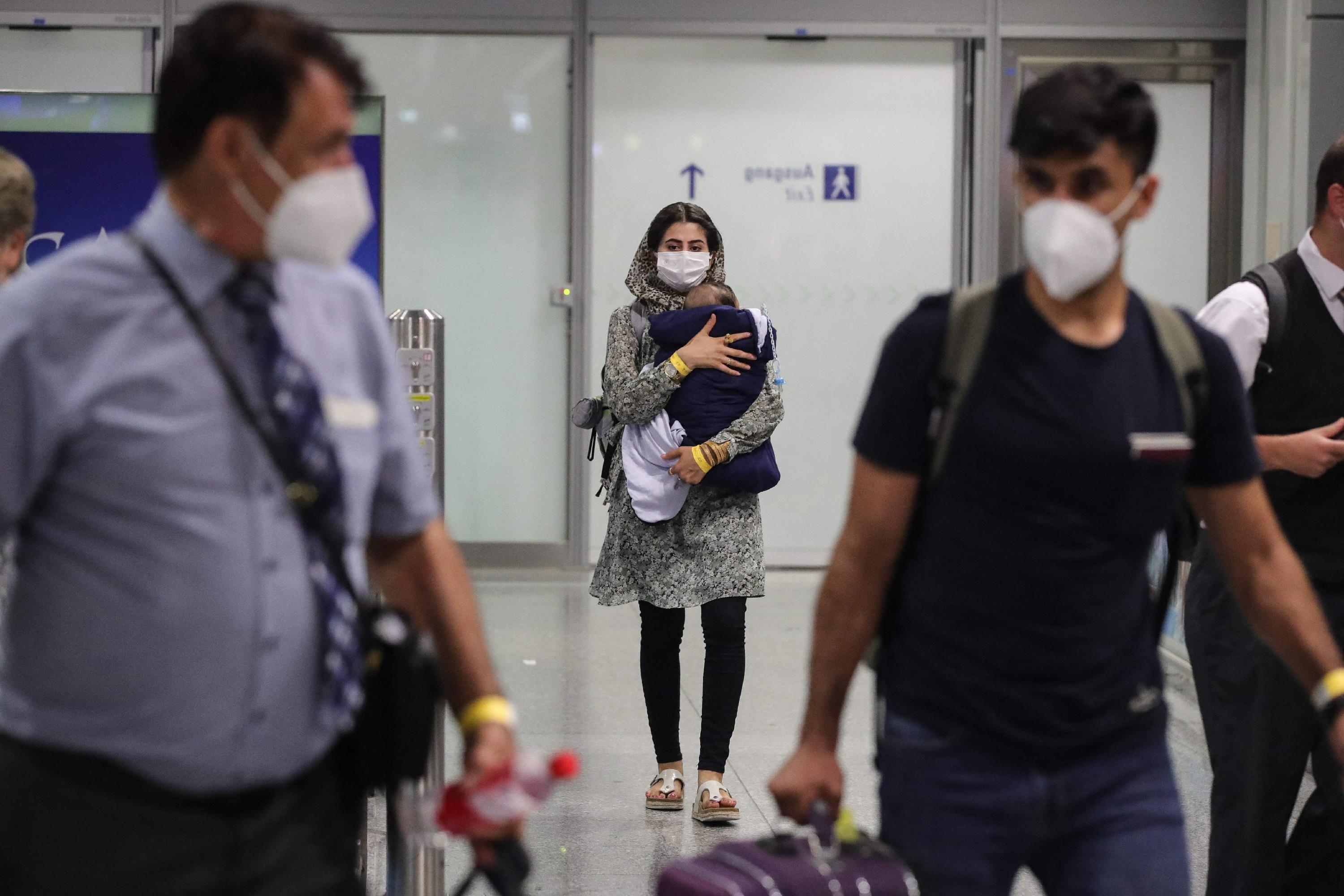 In Frankfurt am Main landete am frühen Mittwochmorgen eine Lufthansa-Maschine mit rund 130 Evakuierten aus Afghanistan.