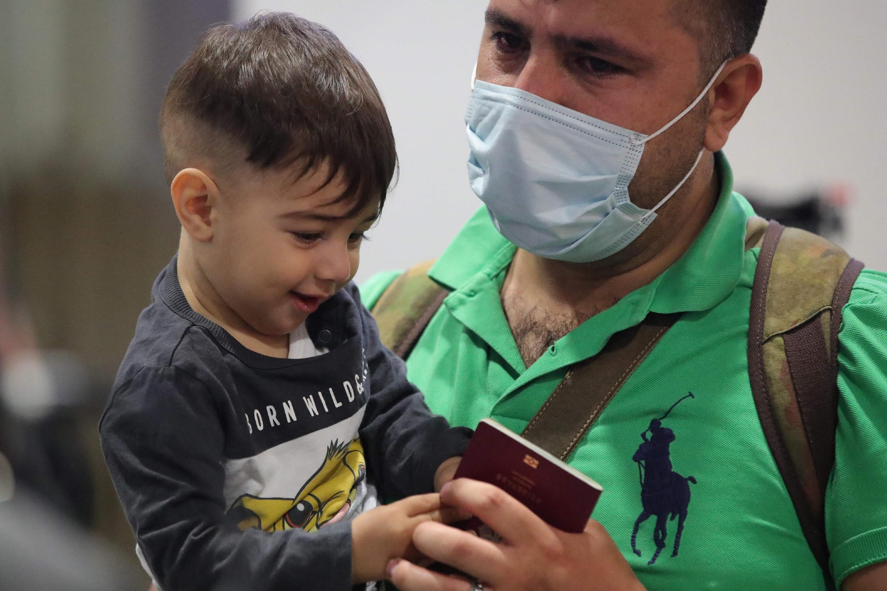 Von dort ging es mit einem gecharterten Lufthansa-Airbus nach Frankfurt. Die nach dpa-Informationen rund 130 Menschen landeten dort am frühen Mittwochmorgen.