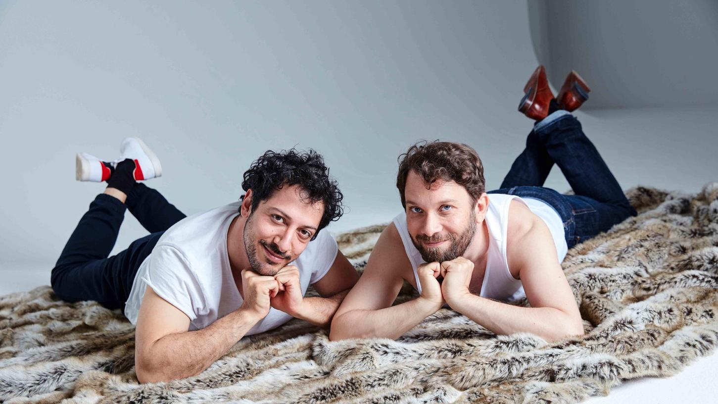 Sind sie nicht putzig? Christian Ulmen (rechts) und Fahri Yardim spielen in „jerks.“ zwei Comedyversionen von sich selbst – bald in der vierten Staffel.  
