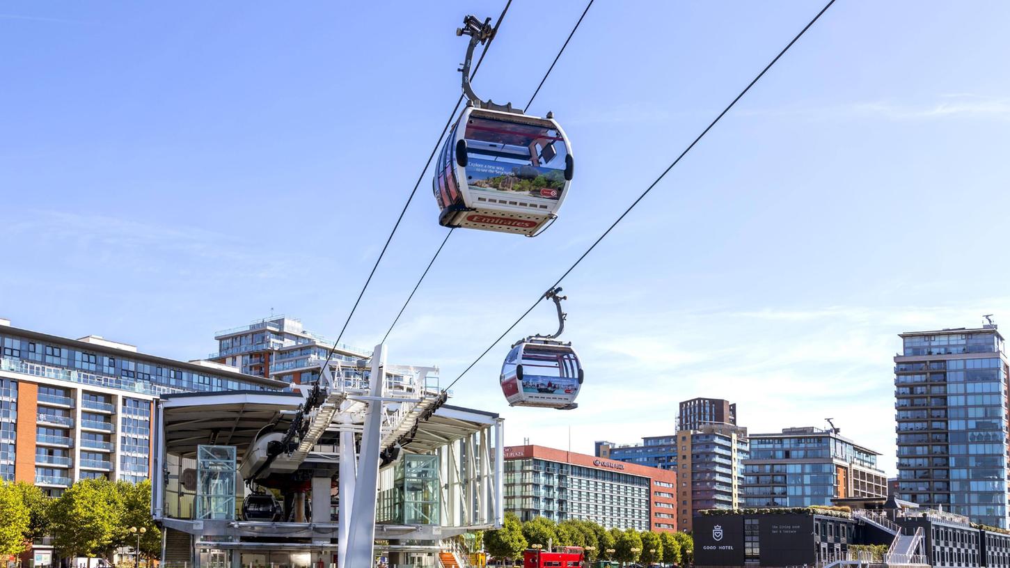 In London schwebt sie über die Themse, auch Köln, Barcelona und Mexiko-Stadt haben eine Seilbahn - jetzt liebäugeln viele Städte in Deutschland mit urbanen Seilbahnen.
In London schwebt sie über die Themse, auch Köln, Barcelona und Mexiko-Stadt haben eine Seilbahn - jetzt liebäugeln viele Städte in Deutschland mit urbanen Seilbahnen.