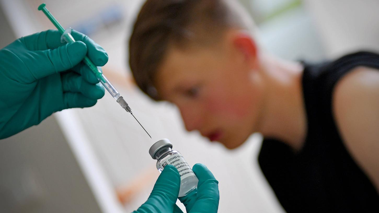 Geimpfte Schüler müssen sich laut bayerischem Gesundheitsminister in der Schule nicht mehr testen lassen.