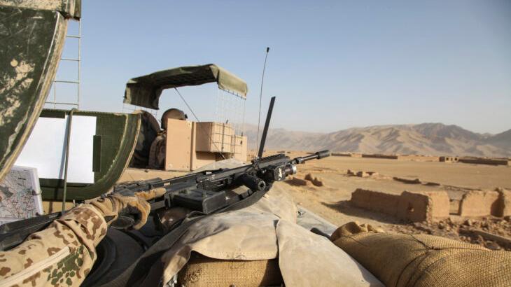 Ein Blick über die Sandsackbarrieren von Baghlan. Schon wenige Tage nach dem Rückzug der deutschen Truppen aus dem Norden Afghanistans haben die Taliban alle Gebiete unter ihre Kontrolle gebracht. Ein Blick über die Sandsackbarrieren von Baghlan. Schon wenige Tage nach dem Rückzug der deutschen Truppen aus dem Norden Afghanistans haben die Taliban alle Gebiete unter ihre Kontrolle gebracht.