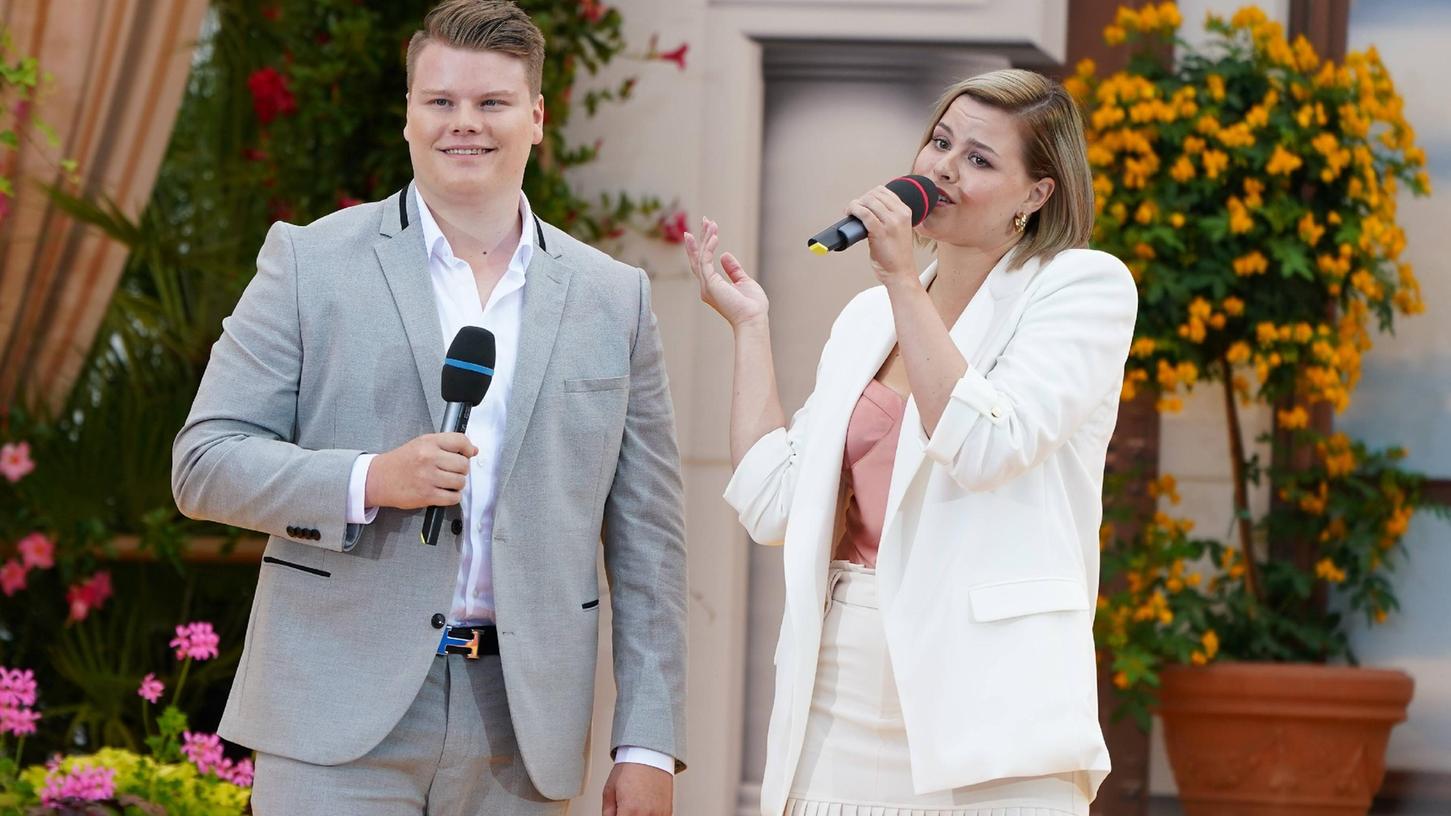 "Amore Blue" nennen sich die Zwillinge Patrick und Bianca Schummer aus Nürnberg. Der Name steht für Geschwisterliebe, denn die beiden sind nicht nur auf der Bühne unzertrennlich. "Amore Blue" nennen sich die Zwillinge Patrick und Bianca Schummer aus Nürnberg. Der Name steht für Geschwisterliebe, denn die beiden sind nicht nur auf der Bühne unzertrennlich.