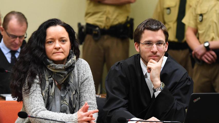 Beate Zschäpe, hier neben ihrem Anwalt Mathias Grasel, verfolgte den Prozess über lange Strecken regungslos.
