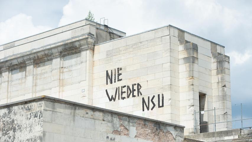 Nach der Urteilsverkündung im NSU-Prozess tauchte der Schriftzug "Nie wieder NSU" auf der Nürnberger Steintribüne auf, die Hitlers Nationalsozialisten erbaut hatten. 