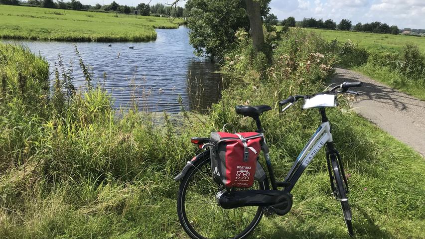Viel Wasser und viel Grün begleiten die Radfahrer auf ihrem Weg durch den Süden Hollands. 