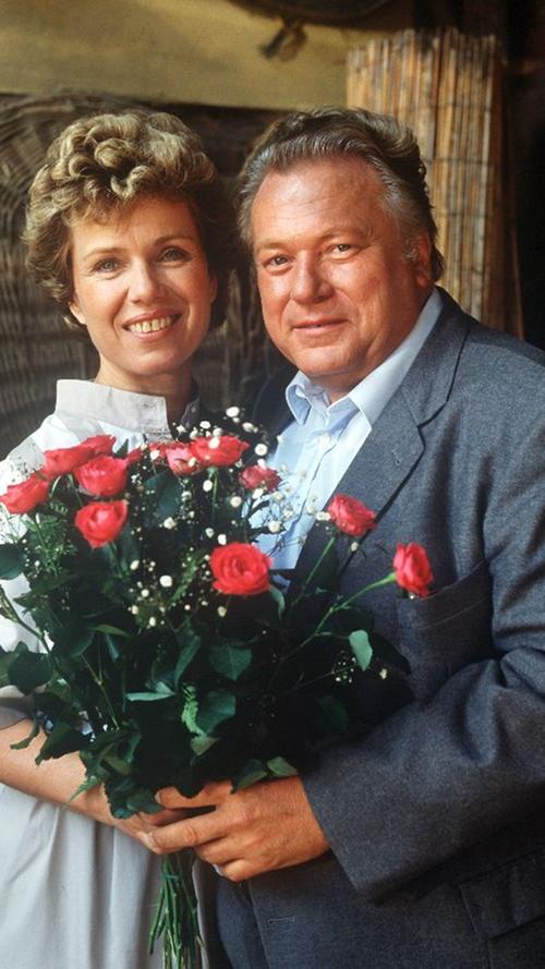 Günther Strack alias "Onkel" Ludwig Burlitz starb im Jahr 1999. Das Bild zeigt die beiden "Drombusch"-Hauptdarsteller in einer Drehpause (1985).