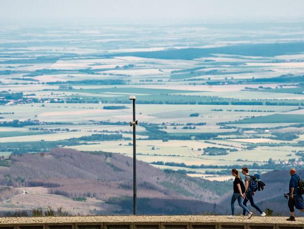 Blick vom Brocken auf die umliegende Landschaft im ehemaligen Zonenrandgebiet.
Blick vom Brocken auf die umliegende Landschaft im ehemaligen Zonenrandgebiet.