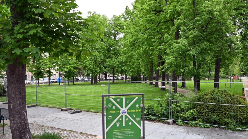 Der Bohlenplatz ist eine kleine, grüne Oase mitten in Erlangen.