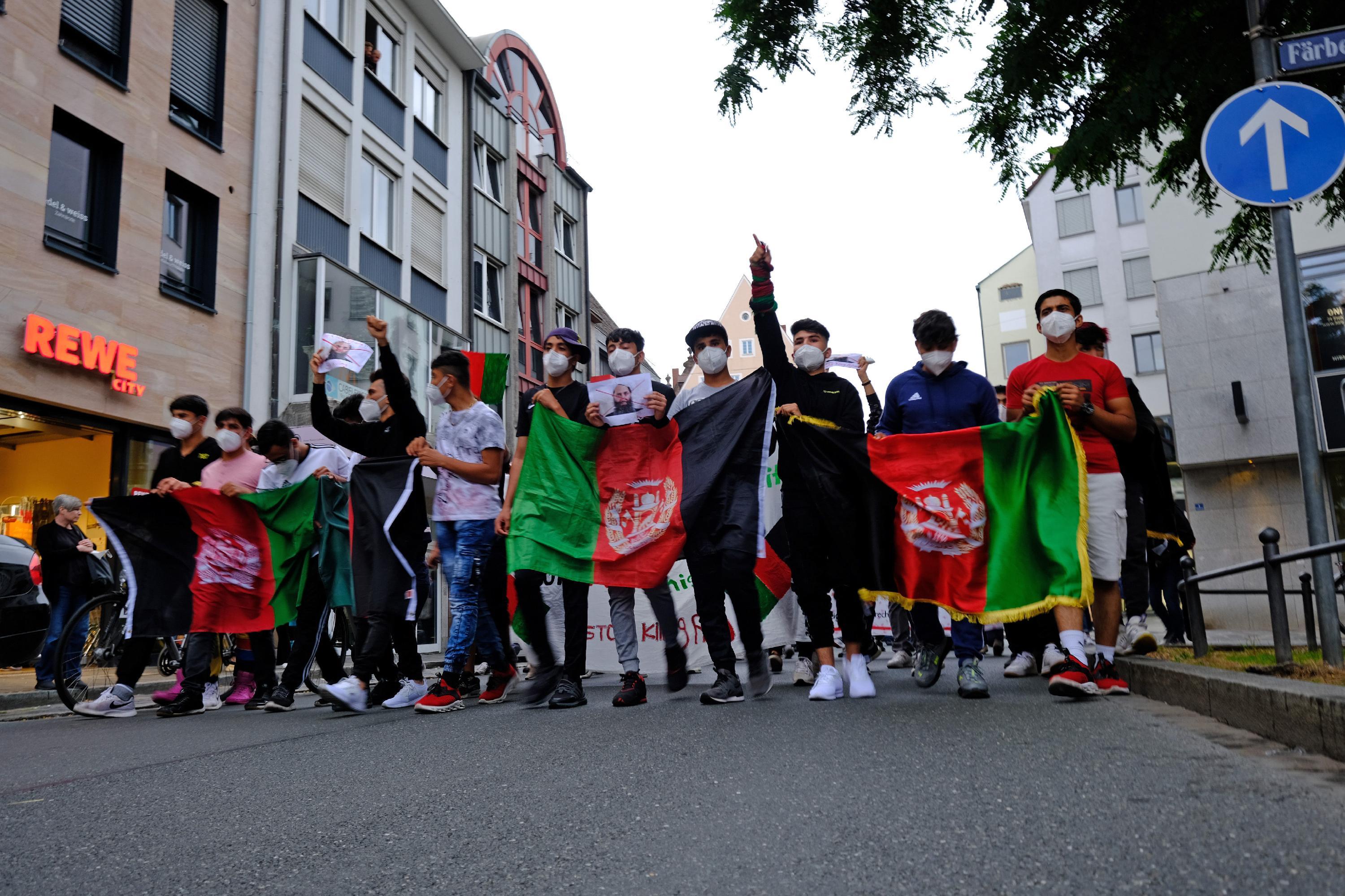 Demonstration "Luftbrücke jetzt - Holt die Leute raus"
