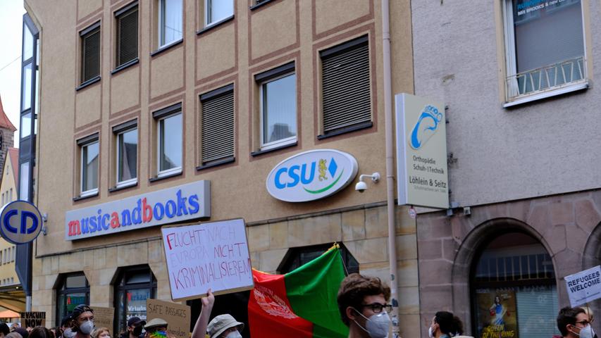 Auch vor der CSU-Bezirkszentrale in der Jakobstraße wurde lautstark protestiert.