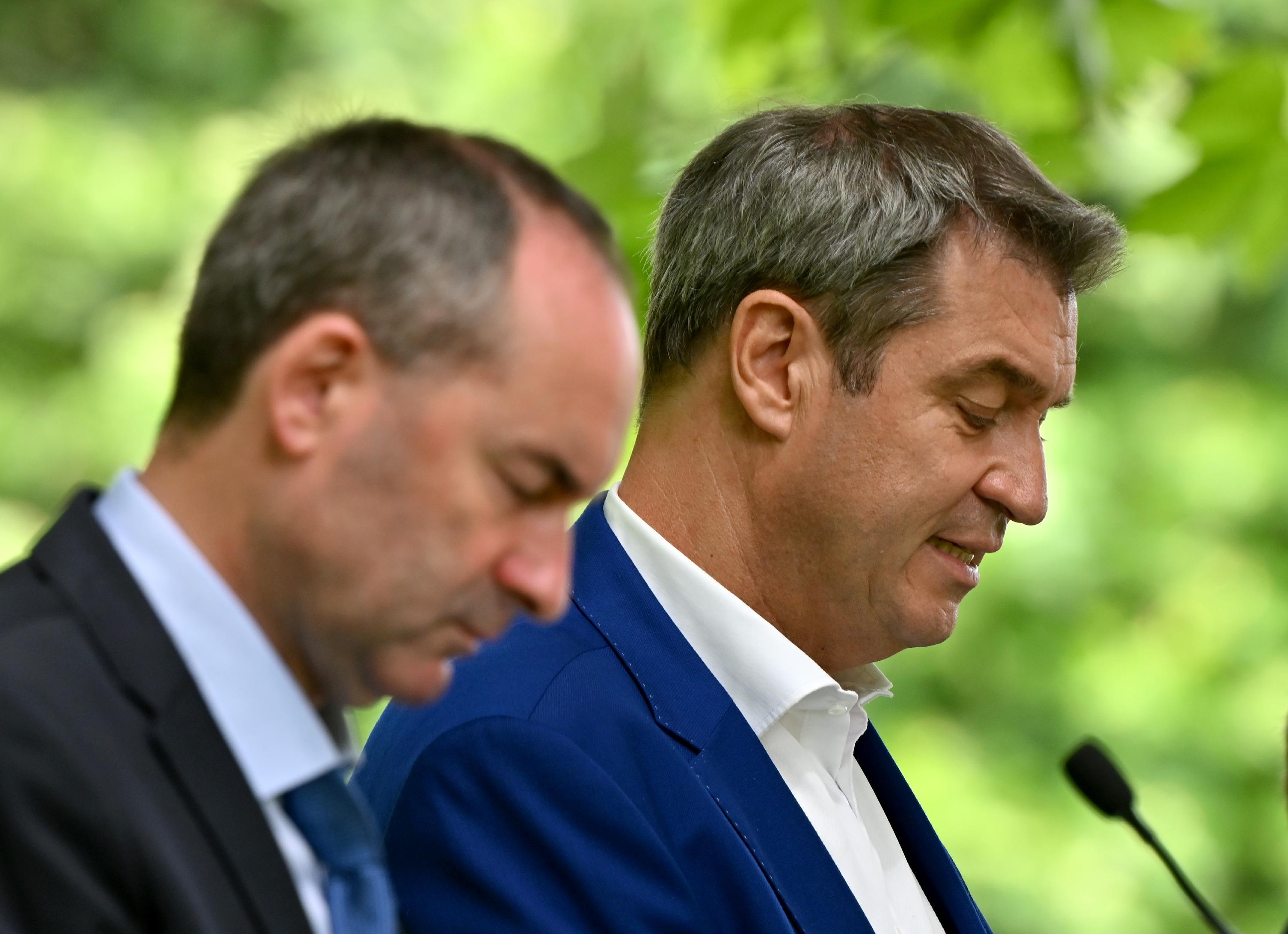 Hubert Aiwanger und Markus Söder. Wie viele FW-Funktionäre hat Aiwanger eine kleine CSU-Vergangenheit. Bei seinem Agraringenieur-Studium ließ er sich mit einem Stipendium der CSU-nahen Hanns-Seidel-Stiftung unterstützen.