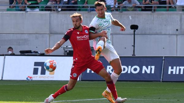 Musste mit angezogener Handbremse spielen, weil bereits nach fünf Minuten Gelb gesehen hatte. Konnte einige Zweikämpfe deshalb nicht mit der gleichen Intensität wie sonst führen und schien deshalb auch ein bisschen an sich zu zweifeln. Spielte einige unsaubere Bälle, die man so von ihm nicht kennt. Offensiv sehr bemüht, bei den Abschlüssen aber glücklos.