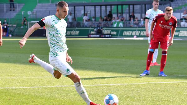 Das Kleeblatt drängt jetzt auf den Siegtreffer – natürlich, in Überzahl schnuppert die Leitl-Elf am historischen Heimsieg. Hrgota taucht in der 83. Spielminute nach einem Doppelpass mit Seguin im Strafraum auf - Bielefelds Laursen hat aber einen Fuß dazwischen.