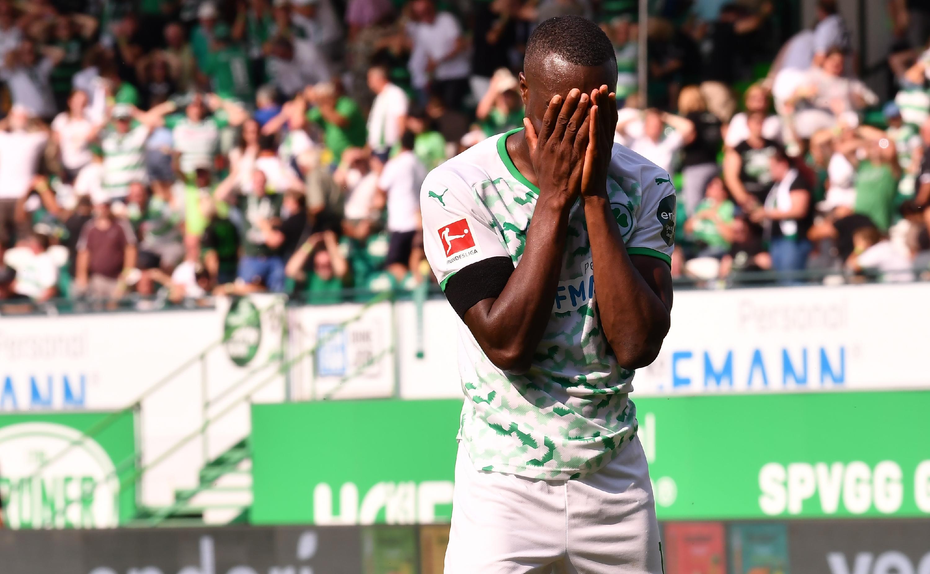 Durfte überraschend im Angriff neben Hrgota starten. Gab schon nach zwei Minuten den ersten gefährlichen Schuss ab und war ein steter Unruheherd. Hätte sich mit seinem ersten Bundesliga-Tor unsterblich machen können, wusste das aber offenbar und vergab kurz vor der Halbzeit das sicher geglaubte 1:0. Ließ sich davon nicht beirren, spielte unbekümmert weiter und erntete bei seiner Auswechslung Standing Ovations - vollkommen zurecht. Sehr starkes Bundesliga-Debüt.