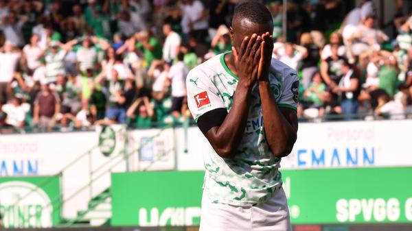 Durfte überraschend im Angriff neben Hrgota starten. Gab schon nach zwei Minuten den ersten gefährlichen Schuss ab und war ein steter Unruheherd. Hätte sich mit seinem ersten Bundesliga-Tor unsterblich machen können, wusste das aber offenbar und vergab kurz vor der Halbzeit das sicher geglaubte 1:0. Ließ sich davon nicht beirren, spielte unbekümmert weiter und erntete bei seiner Auswechslung Standing Ovations - vollkommen zurecht. Sehr starkes Bundesliga-Debüt.