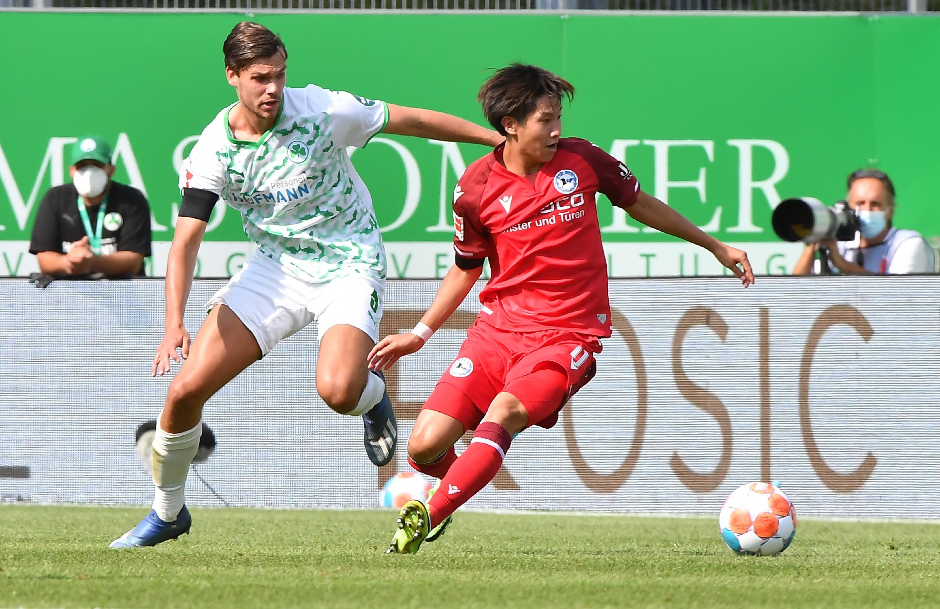 Erfuhr erst wenige Minuten vor Anpfiff, dass er gebraucht wird. Übernahm den Platz von Gideon Jung, der sich beim Aufwärmen verletzt hatte, in der Innenverteidigung. War sofort bereit, gewann seine Duelle, grätschte, baute das Spiel auf und machte ein sehr gute Partie. Einzig offensiv mit Schwächen. Vergab kurz vor Schluss nach einer Ecke das mögliche 2:1.