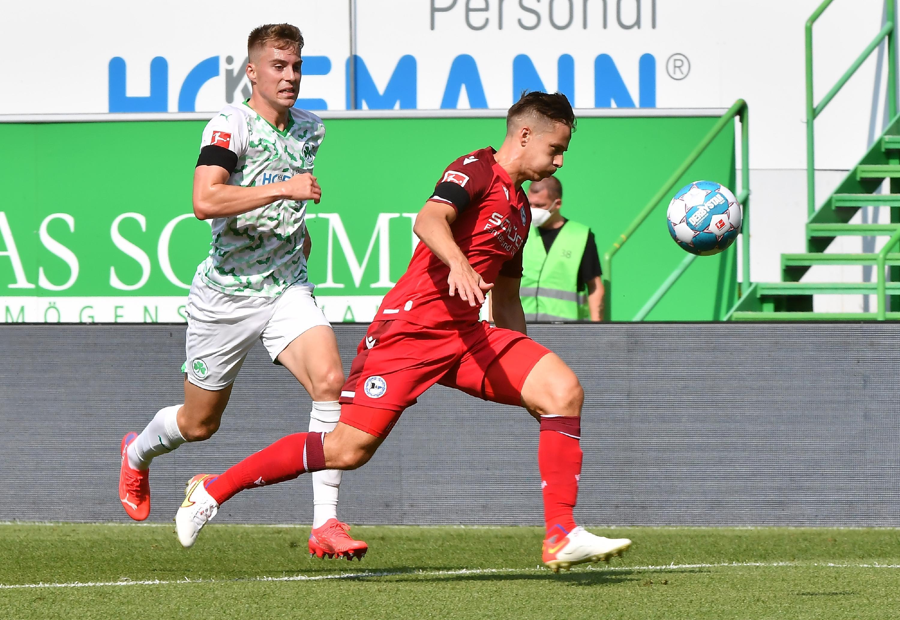 War defensiv stabil, aber offensiv noch immer etwas zurückhaltend. Dort sind alle Fürther noch immer den sehr dynamischen David Raum gewohnt, der jetzt in Hoffenheim spielt - und schmerzlich vermisst wird.