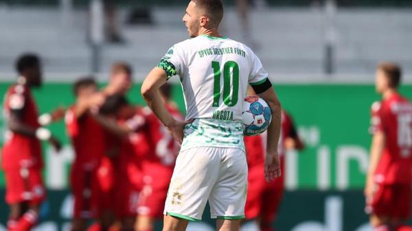 Übernahm kurz nach dem Wiederanpfiff die Verantwortung, blieb beim Elfmeter cool und brachte seine Mannschaft zurück ins Spiel. Auch danach immer wieder an gefährlichen Aktionen beteiligt und gewillt, das Spiel zu gewinnen. Das klappte allerdings nicht.