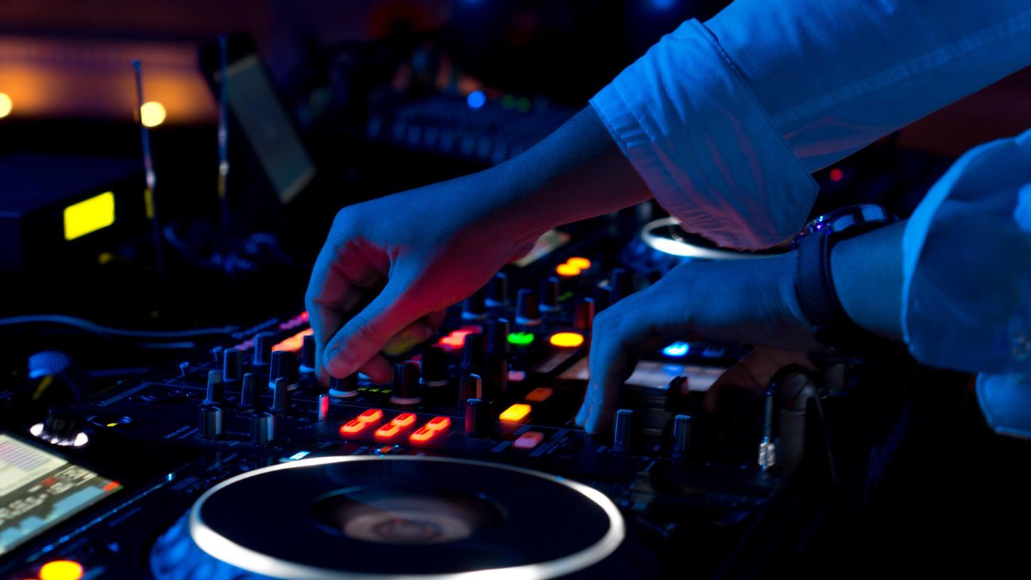 Nach 18 Monaten können die DJs endlich wieder ans Mischpult. Clubs und Discos dürfen ab 1. Oktober in Bayern wieder öffnen.