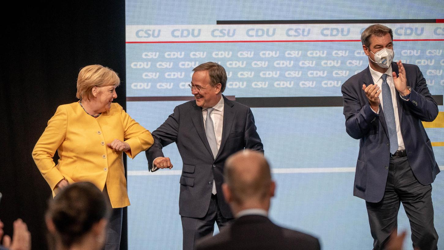 Unions-Kanzlerkandidat Armin Laschet mit Kanzlerin Angela Merkel und CSU-Chef Markus Söder beim gemeinsamen Auftritt im Berliner Tempodrom. Unions-Kanzlerkandidat Armin Laschet mit Kanzlerin Angela Merkel und CSU-Chef Markus Söder beim gemeinsamen Auftritt im Berliner Tempodrom.