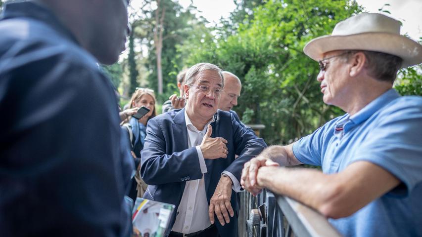 Wahlkampf am Gartenzaun: Armin Laschet zu Besuch in Berlin-Kladow, wo er erfährt, was den Menschen auf den Nägeln brennt.