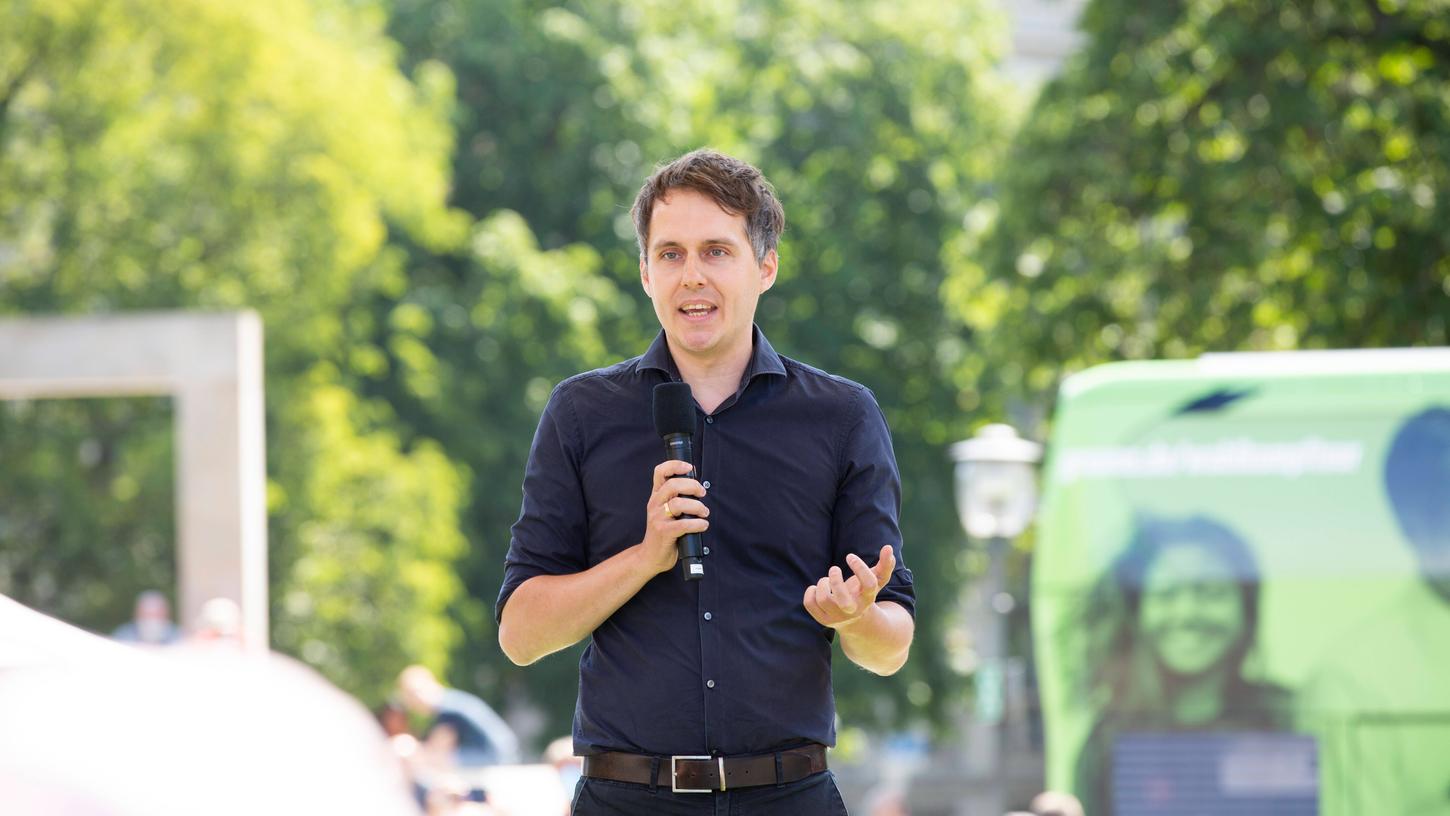 Sven-Christian Kindler, niedersächsischer Spitzenkandidat der Grünen für die Bundestagswahl, tritt zusammen mit Annalena Baerbock, Kanzlerkandidatin der Grünen, in Hannover auf. 