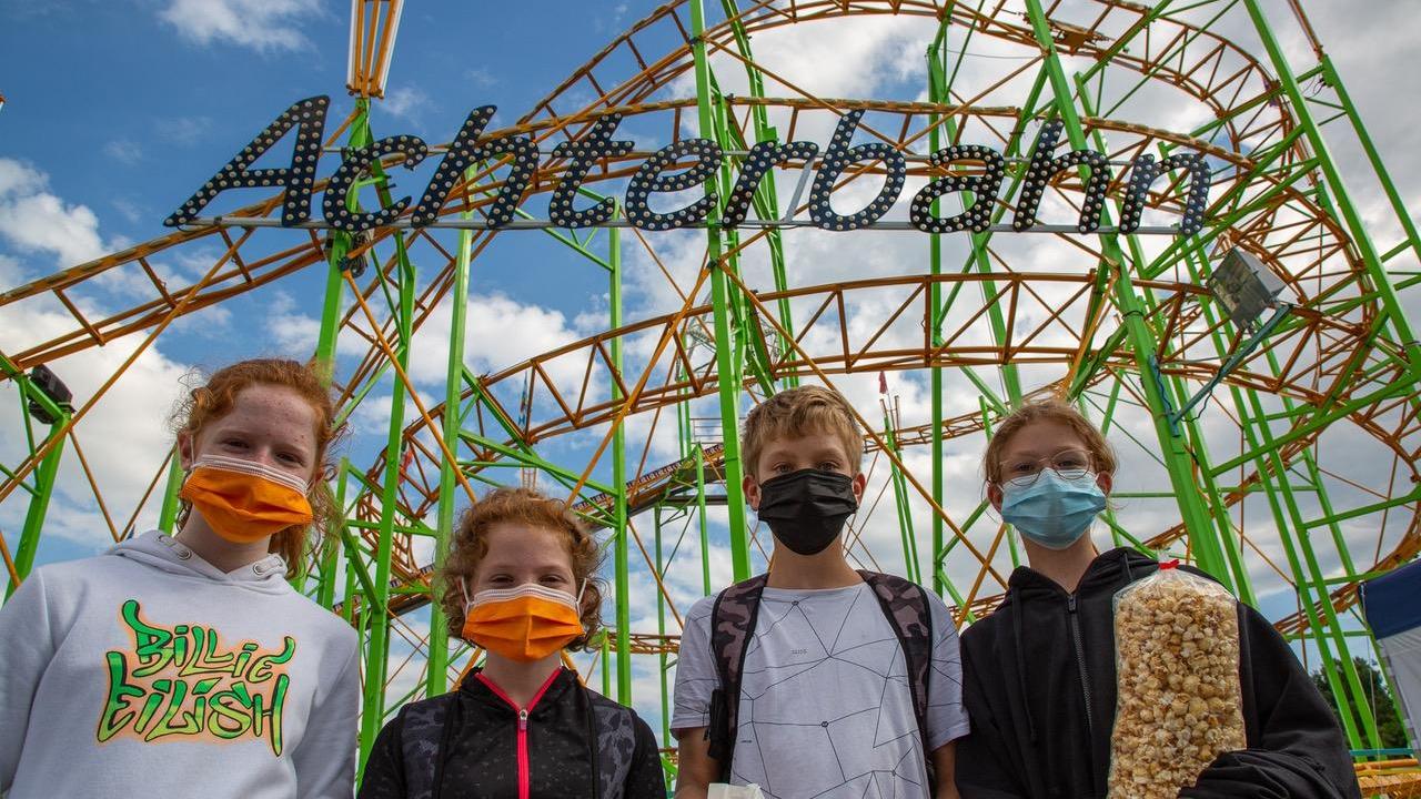 Achterbahn zur Ablenkung: Das haben auch diese vier Kinder aus der Eifel genossen.