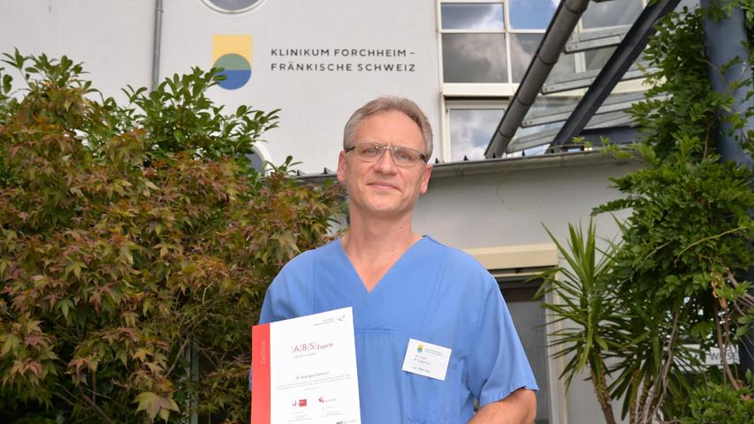 Dr. med. Rüdiger Clemenz arbeitet auf der Intensivstation des Klinikums Forchheim-Fränkische Schweiz. 
