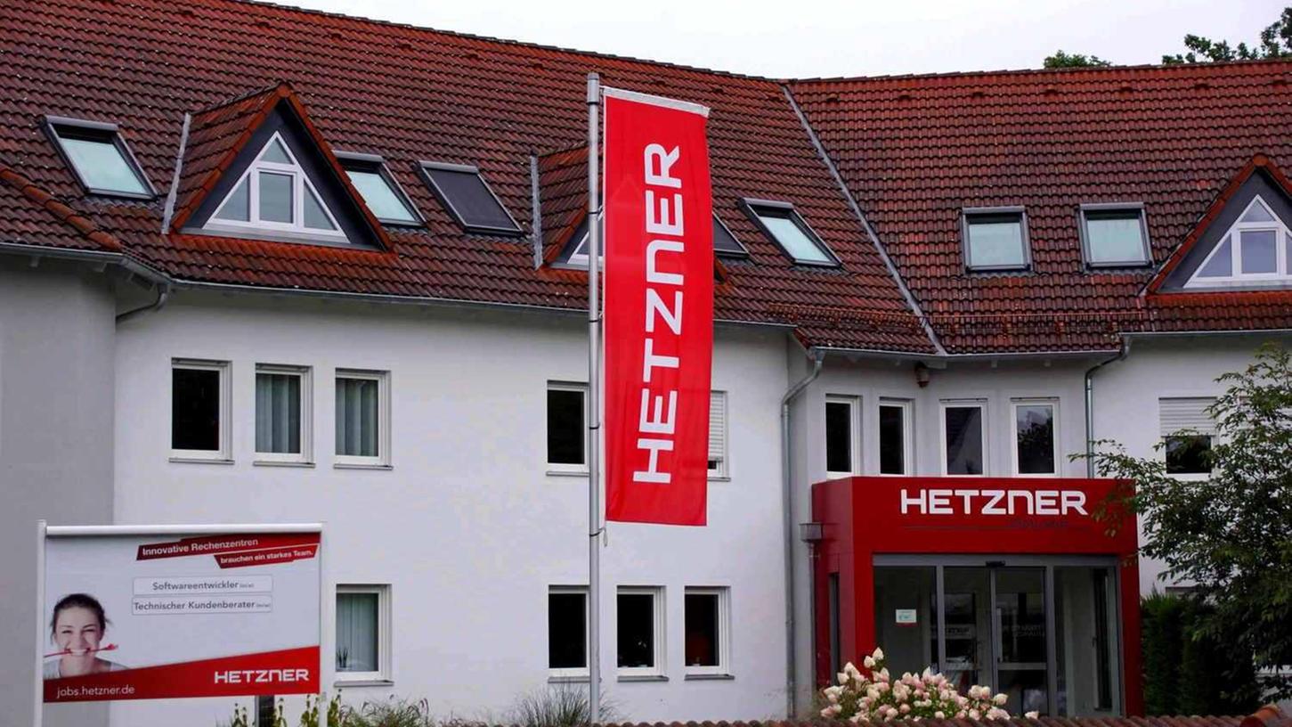  In der Industriestraße ist die Firma Hetzner Online nicht zu übersehen. Ob ein ähnliche Fahnen zwischen der "Scheupeleinsmühle" und Aha einmal wehen werden, ist offen. Die politische Rückendeckung für das Projekt ist jedenfalls vorhanden.
