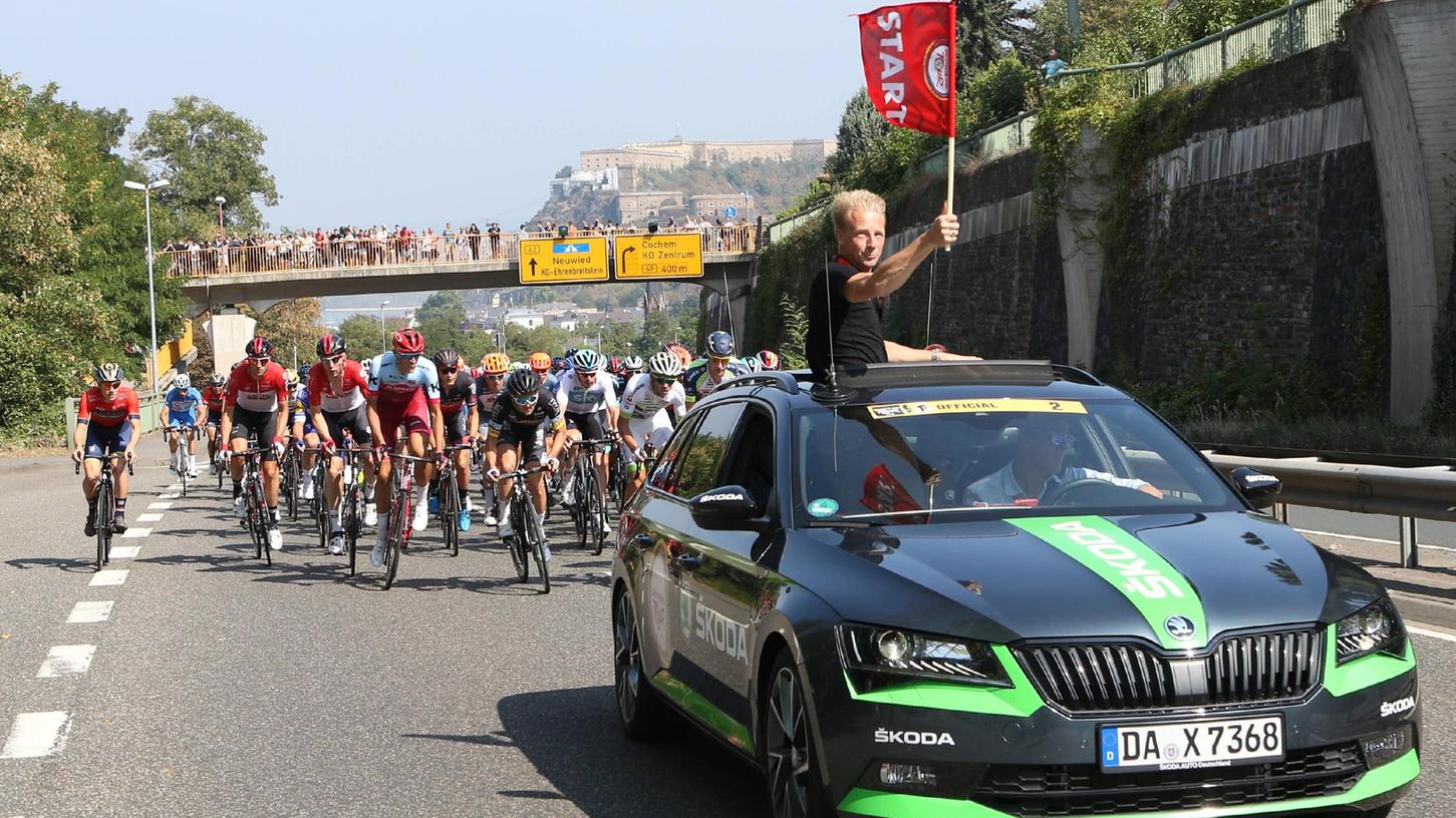 Der Startschuss: Fabian Wegmann bei der Deutschland Tour im Jahr 2018. So sieht es auch diesmal aus, zum Beispiel am Sonntagmorgen beim Auftakt der Finaletappe in Erlangen.