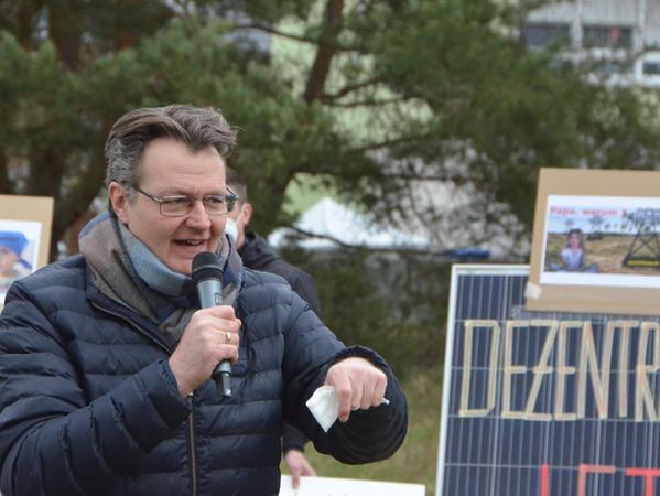 Bei einer Demonstration am Karsamstag in Katzwang hatte sich Michael Frieser klar gegen die Trasse durch den dicht besiedelten Nürnberger Ortsteil ausgesprochen. "Man muss das Schutzgut Mensch sehen", bekäftigt er auch im Wahlkampf.  