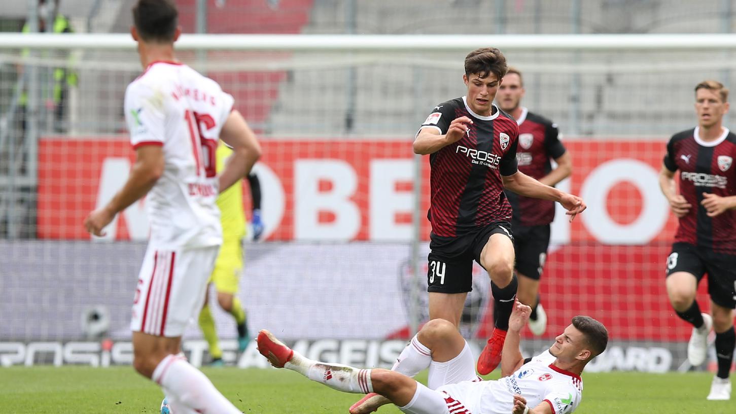 Eines von vielen Tacklings: Tom Krauß in der Partie gegen Ingolstadt.