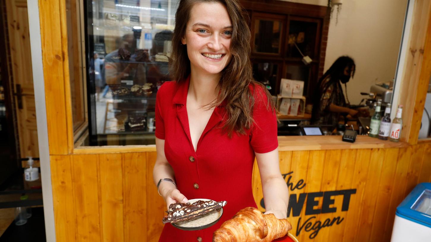 Mit ihrem Café "The Sweet Vegan" hat sich Melanie Jessen selbstständig gemacht. In der Nähe des Opernhauses in Nürnberg verkauft sie vegane Süßspeisen.