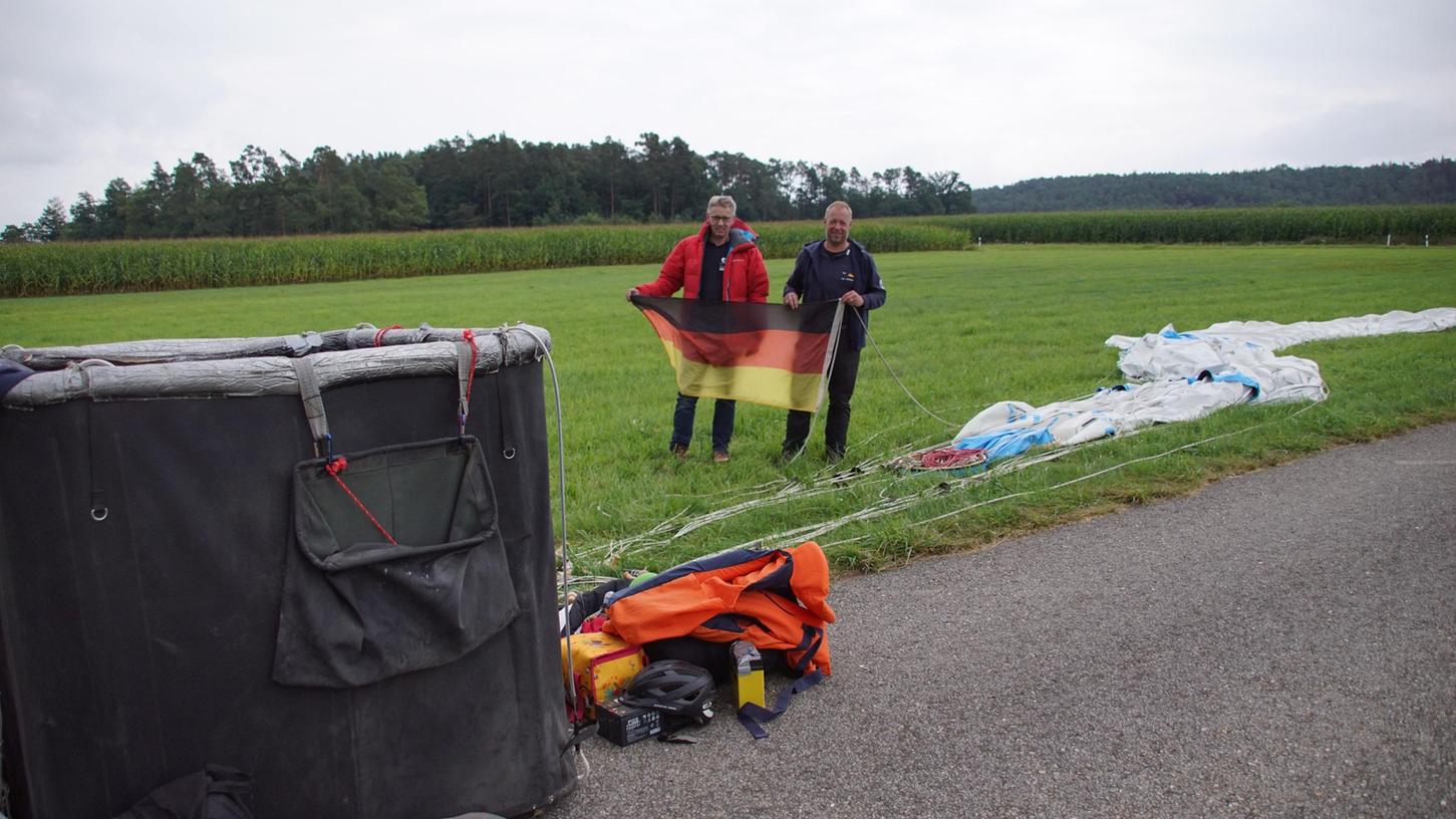 Alex Hunnekuhl (links) und Andreas Zumrode aus Nordrhein-Westfahlen sind bei Thannhausen gestrandet. Ziel war eigentlich Südfrankreich.