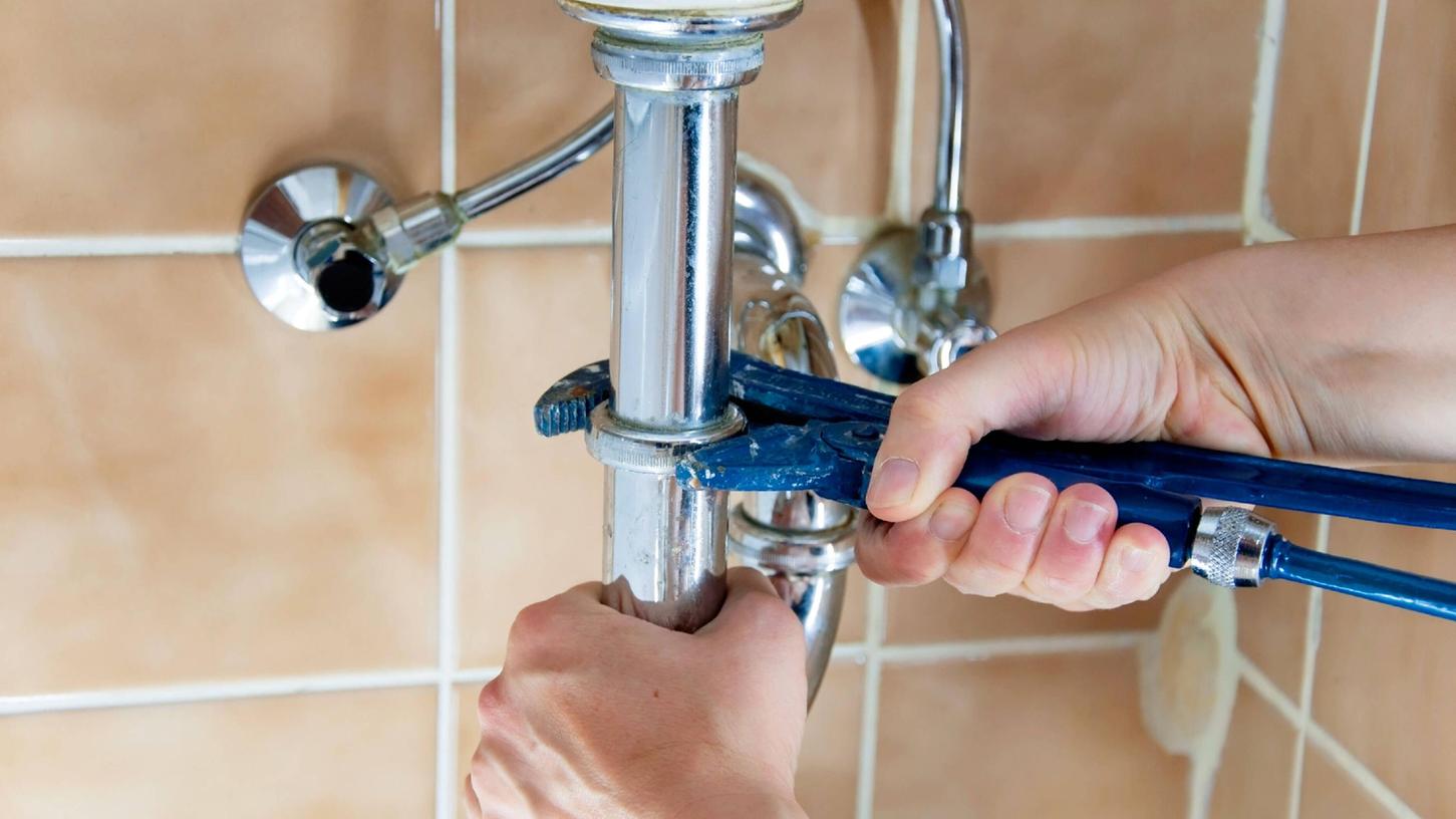 Ein Problem mit den Abflüssen in ihrem Haus kostete eine Fränkin über 2000 Euro.
Ein Problem mit den Abflüssen in ihrem Haus kostete eine Fränkin über 2000 Euro.
