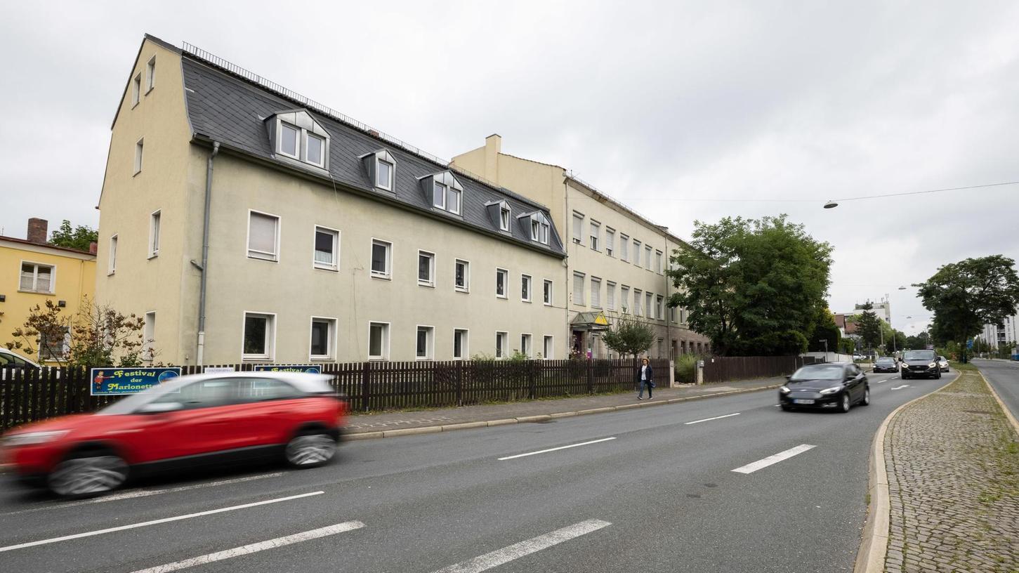 Das Gebäude des traditionsreichen Kinderheims St. Michael an der Poppenreuther Straße ist in die Jahre gekommen. Es soll einem Neubau weichen, in dem Wohnungen für Auszubildende entstehen werden.