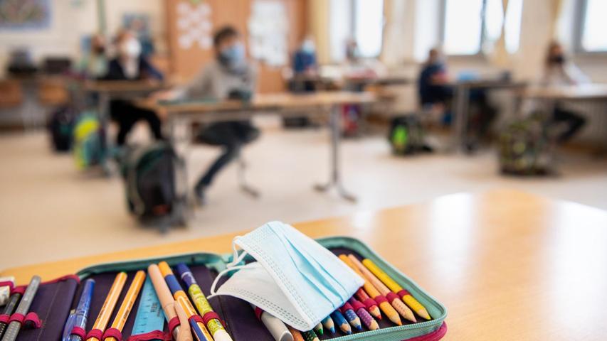 Im abgelaufenen Schuljahr 2020/2021 gab es in Bayern Präsenz-, Fern- und auch Wechselunterricht (Symbolfoto). Im abgelaufenen Schuljahr 2020/2021 gab es in Bayern Präsenz-, Fern- und auch Wechselunterricht (Symbolfoto).