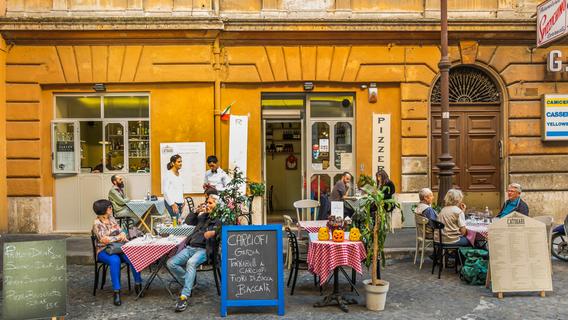 Ein "Zauberwort" auf der Rechnung: Warum man in Italien kein Trinkgeld geben muss