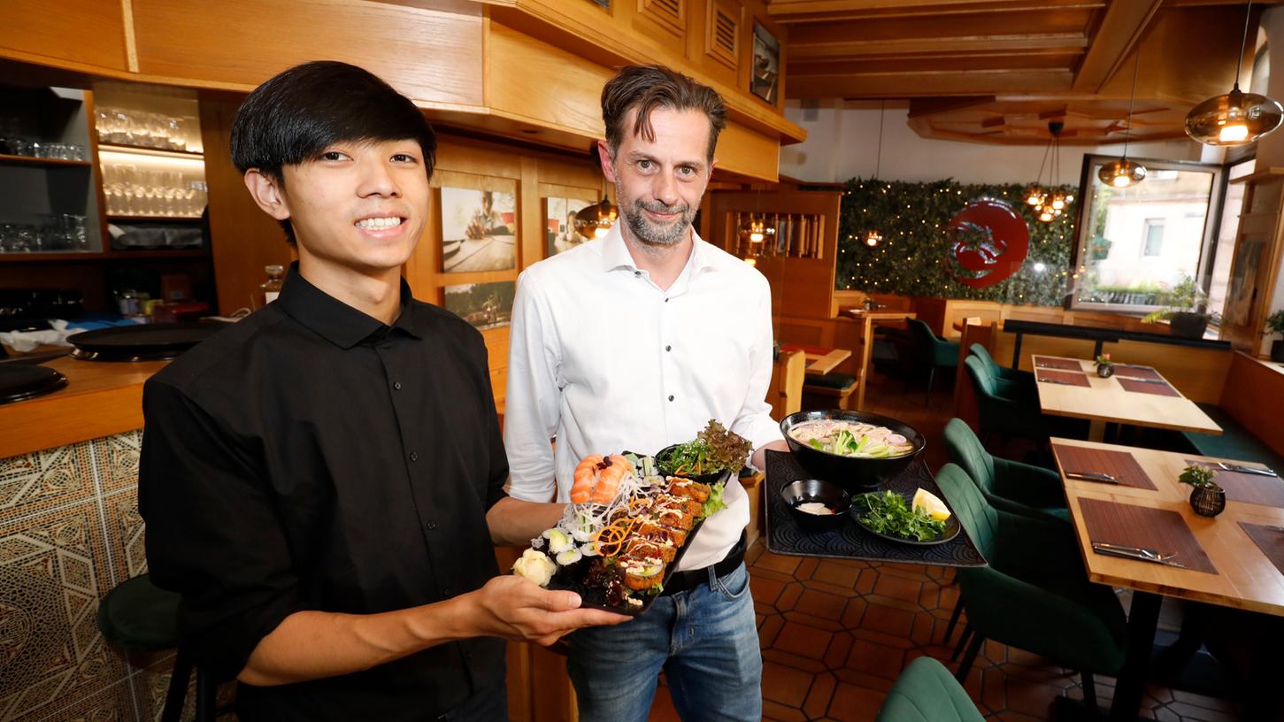 Mit dem Restaurant Hong Long gibt es nun eine neue Gastro-Adresse in der Südstand Nürnbergs. Christopher Carlisle (rechts) und sein Kollege Nhon Nguyen wollen dort den Gästen authentische asiatische Küche bieten.