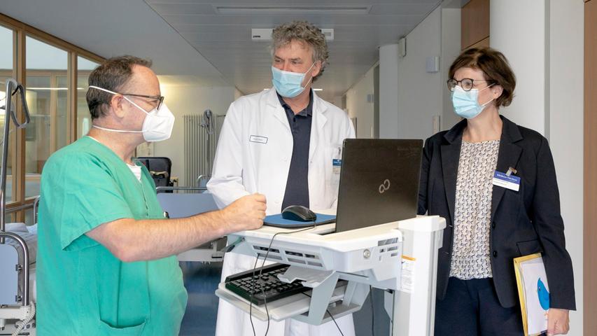 Am Klinikum Nürnberg entsteht eine Modellstation für Patienten mit Zusatz-Diagnose Demenz und Delir. Hinter dem Projekt stehen Prof. Markus Gosch, Chefarzt Klinik für Innere Medizin 2, Prof. Sascha Pahernik, Chefarzt der Klinik für Urologie und Pflegedienstleiterin Andrea Nätscher. Am Klinikum Nürnberg entsteht eine Modellstation für Patienten mit Zusatz-Diagnose Demenz und Delir. Hinter dem Projekt stehen Prof. Markus Gosch, Chefarzt Klinik für Innere Medizin 2, Prof. Sascha Pahernik, Chefarzt der Klinik für Urologie und Pflegedienstleiterin Andrea Nätscher.