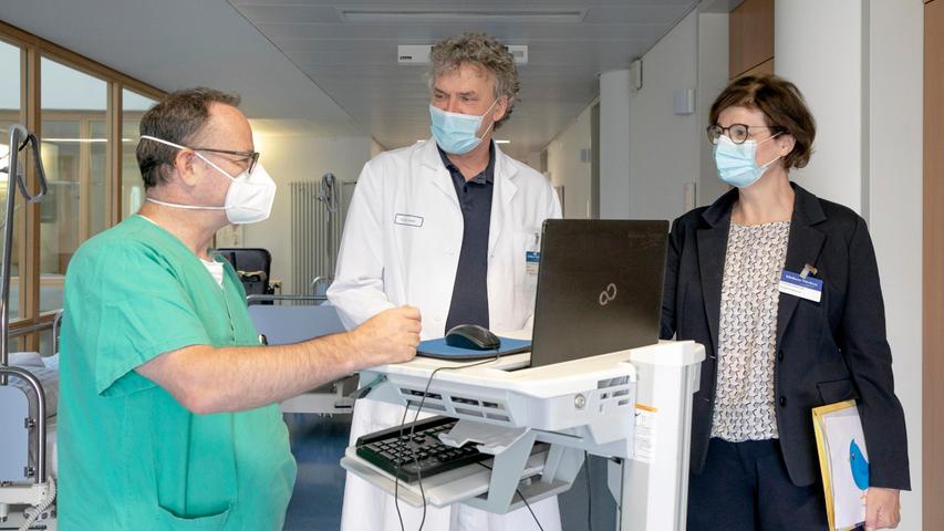 Am Klinikum Nürnberg entsteht eine Modellstation für Patienten mit Zusatz-Diagnose Demenz und Delir. Hinter dem Projekt stehen Prof. Markus Gosch, Chefarzt Klinik für Innere Medizin 2, Prof. Sascha Pahernik, Chefarzt der Klinik für Urologie und Pflegedienstleiterin Andrea Nätscher. 