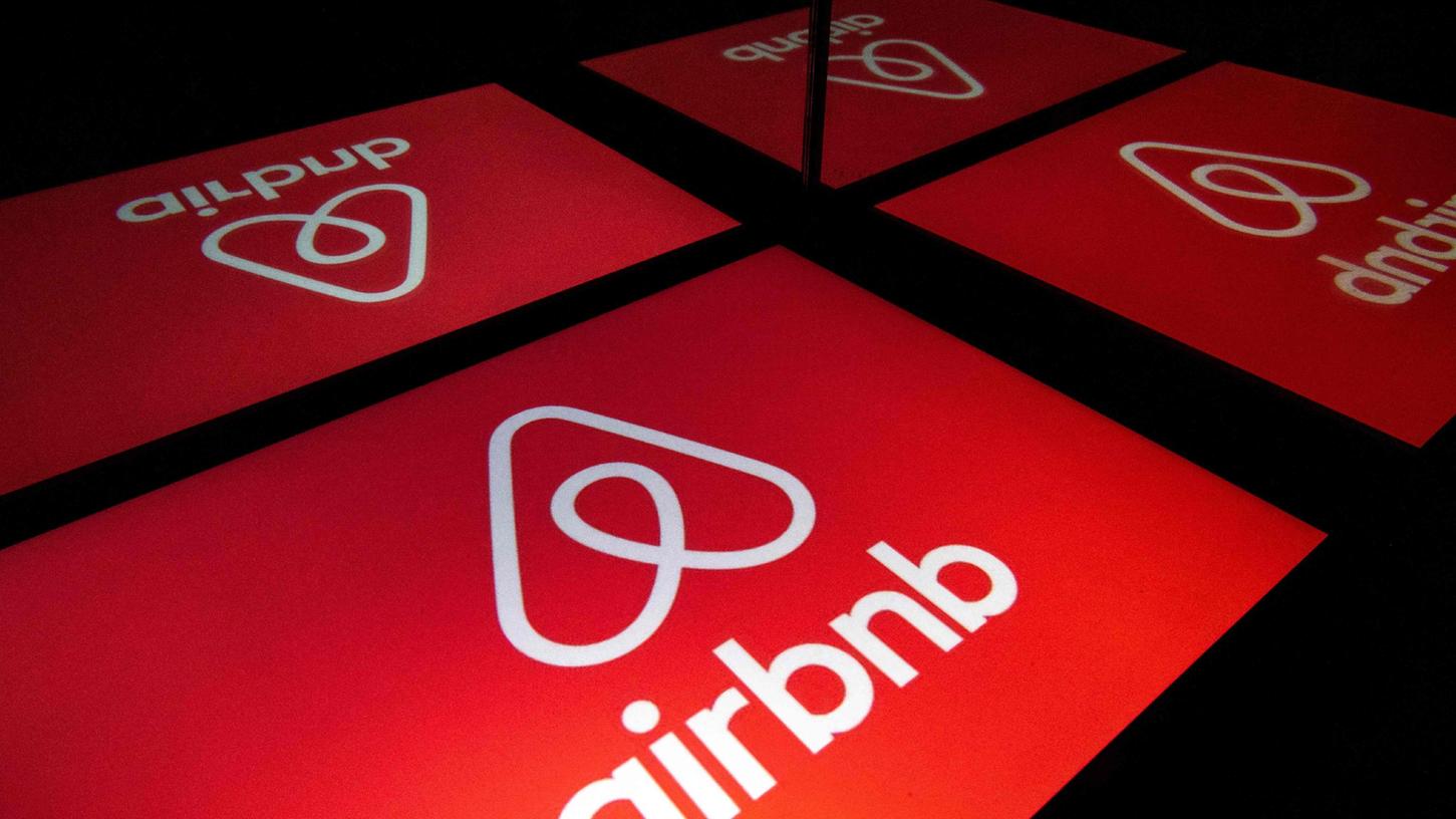 Das US-Amerikanische Online-Übernachtungsportal Airbnb will nach der Machtübernahme der Taliban in Afghanistan für 20.000 Geflüchtete kostenlos Unterkünfte zur Verfügung stellen. Das US-Amerikanische Online-Übernachtungsportal Airbnb will nach der Machtübernahme der Taliban in Afghanistan für 20.000 Geflüchtete kostenlos Unterkünfte zur Verfügung stellen.