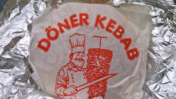 Nur einen Katzensprung entfernt von Dönerbey liegt Hayman's Döner an der Rothenburger Straße 40. Mit frischen Zutaten und selbstgemachtem Brot wirbt der Dönerladen. Das Konzept geht auf - er wurde von euch zur besten Dönerbude Nürnbergs gewählt!