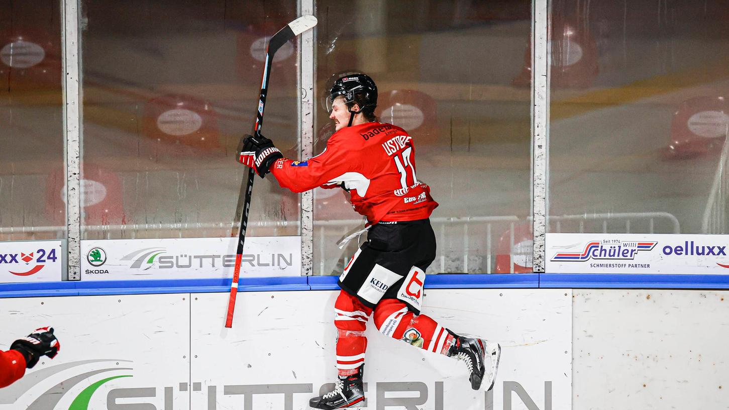 Corona, Verletzungen: Es war ein schwieriges Jahr für Jake Ustorf beim EHC Freiburg in der DEL2. Trotzdem sammelte er neun Punkte in 16 Spielen und hatte Grund, voller Freude gegen die Bande zu springen. 