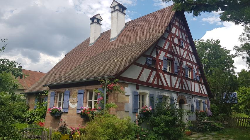 Fränkisches Fachwerk prägt das Bild des schönen Dorfes.
