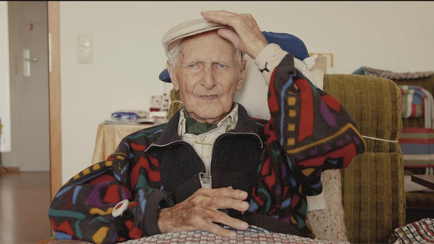 Im Alter von 101 Jahren erzählte Georg Müller von seinen Kriegserlebnissen. Seine eindrucksvollen Schilderungen sind ein Geschenk für die Nachwelt. Der Senior kann die Uraufführung des Dokumentarfilms nicht mehr erleben. Er ist im Vorjahr verstorben.