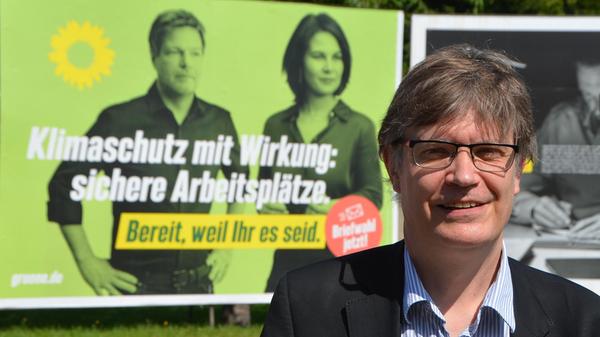 Sascha Müller, Landesschatzmeister der Grünen, schaffte über Listenplatz 6 bei den Grünen den Sprung nach Berlin. Der 51-jährige Finanzexperte ließ seinen Beruf als Sportjournalist seitdem ruhen. Müller ist Sohn der Nürnberger Torhüter-Legende Manfred Müller ("Der Held von Essen").