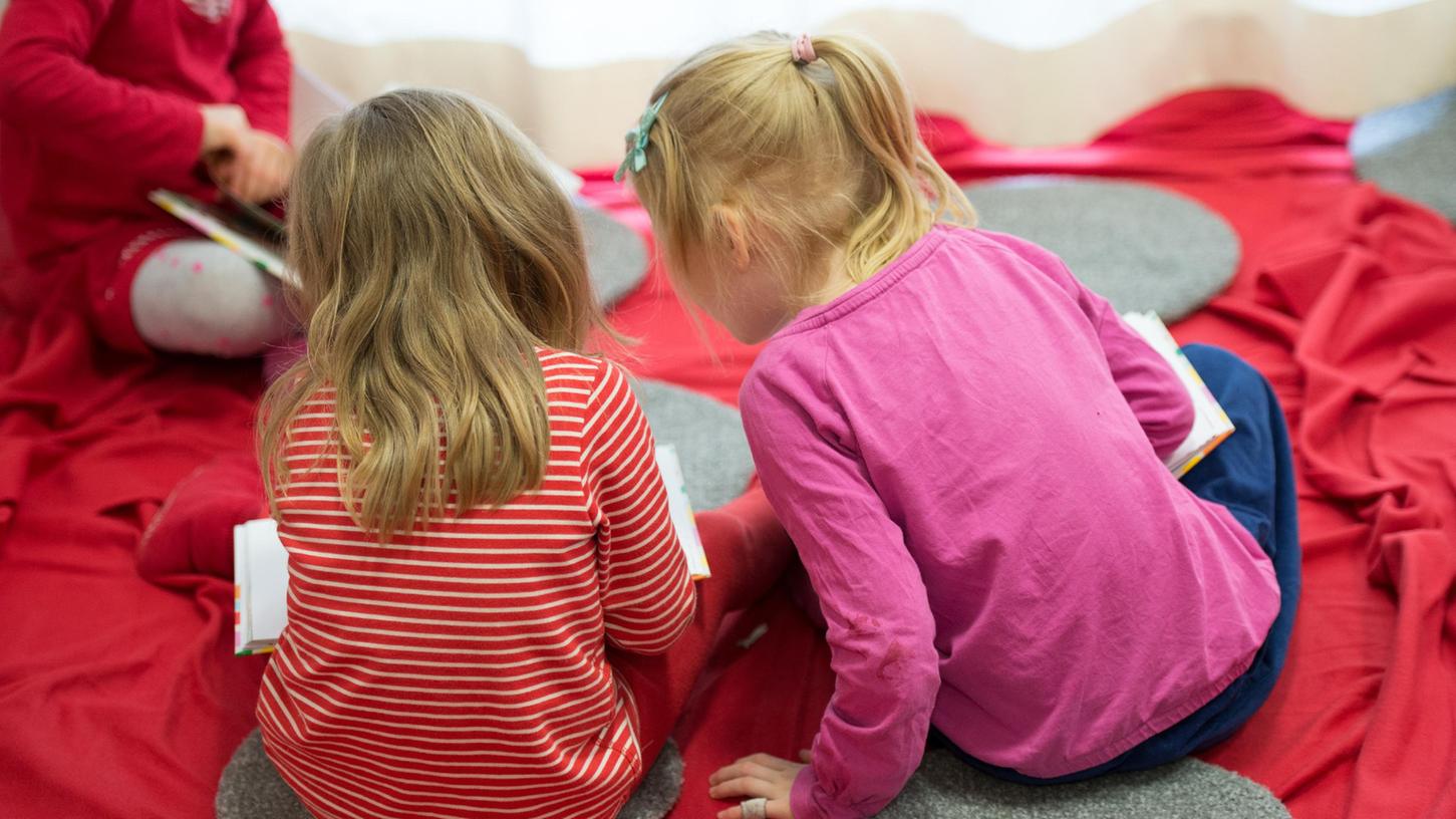 In einem Kindergarten bei Hamburg habe ein Erzieher fünf Kinder missbraucht.
In einem Kindergarten bei Hamburg habe ein Erzieher fünf Kinder missbraucht.